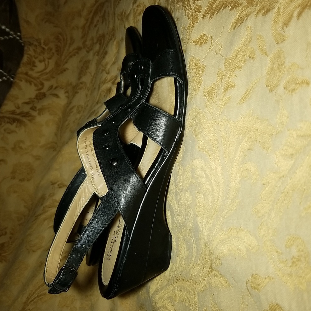 Black leather Women's Wedge open toe Strappy Sandals.